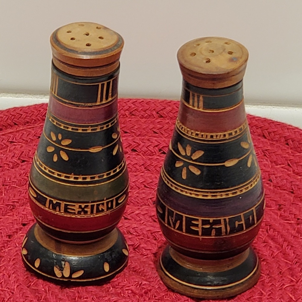 MEXICO, WOOD SALT & PEPPER SHAKERS